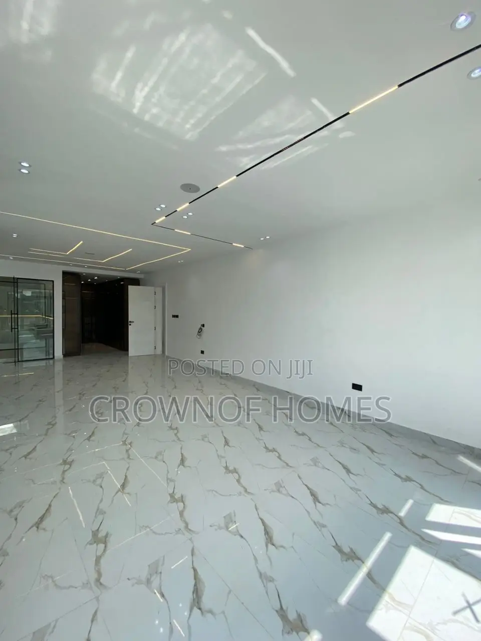 5bdrm Duplex in Lekki County, Ikota for sale in Ikota
