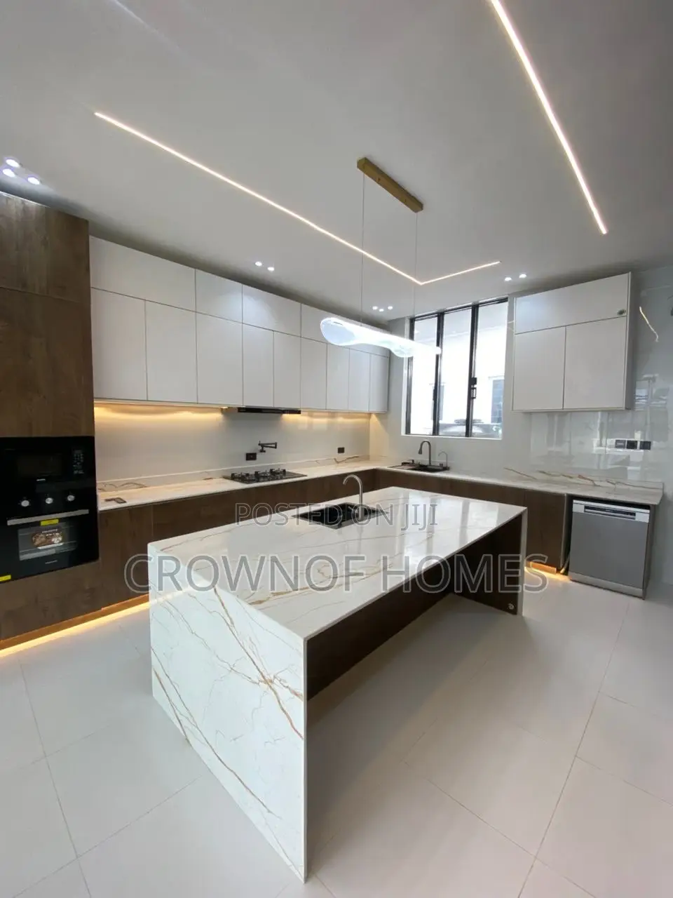 5bdrm Duplex in Lekki County, Ikota for sale in Ikota