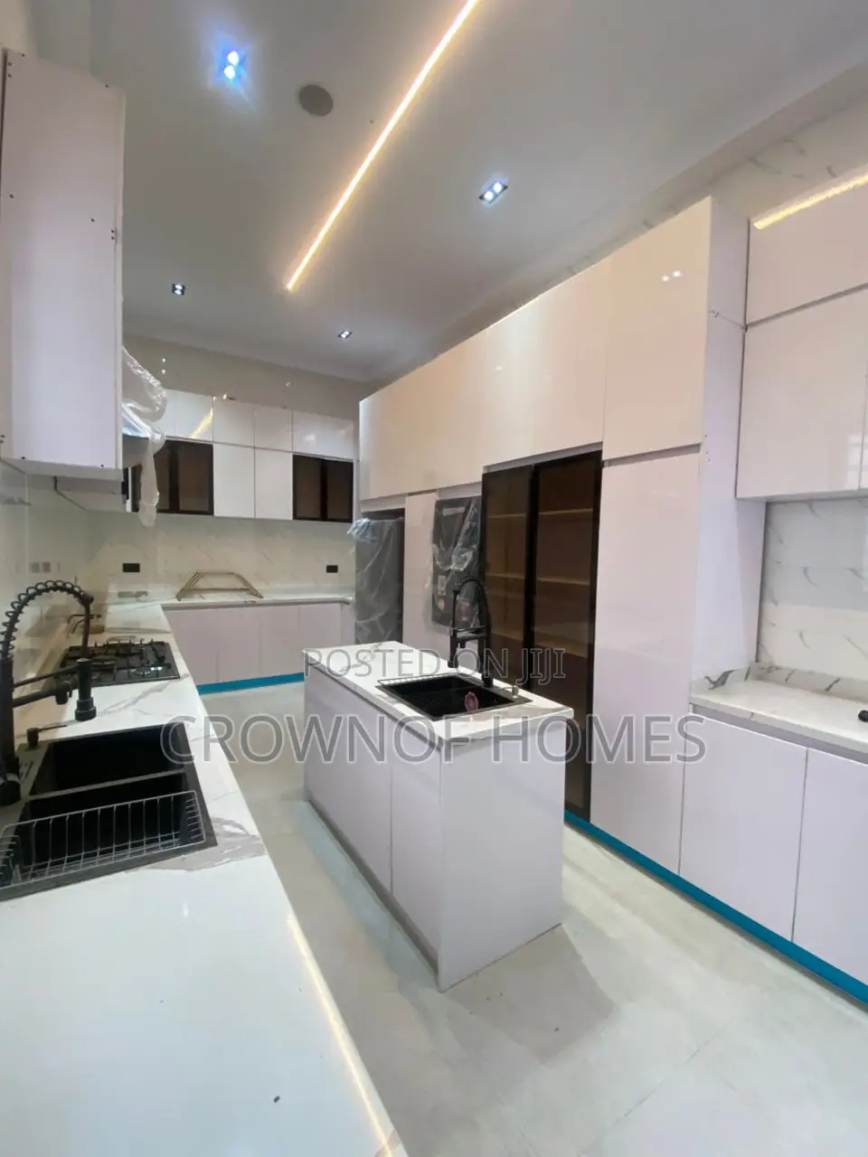 4bdrm Duplex in Jakande for sale in Jakande