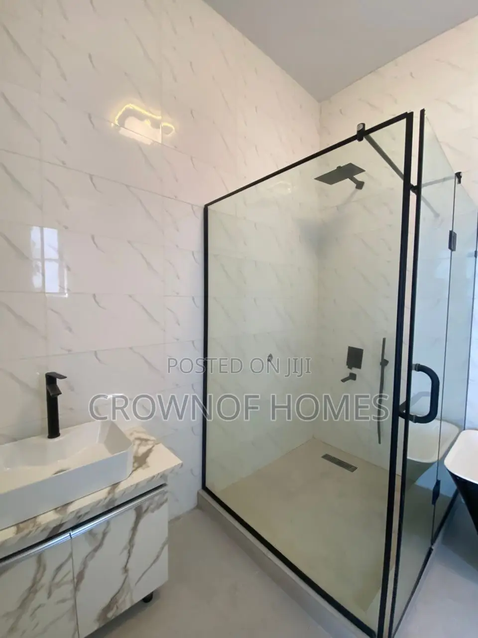 1bdrm Apartment in Jakande for sale in Jakande