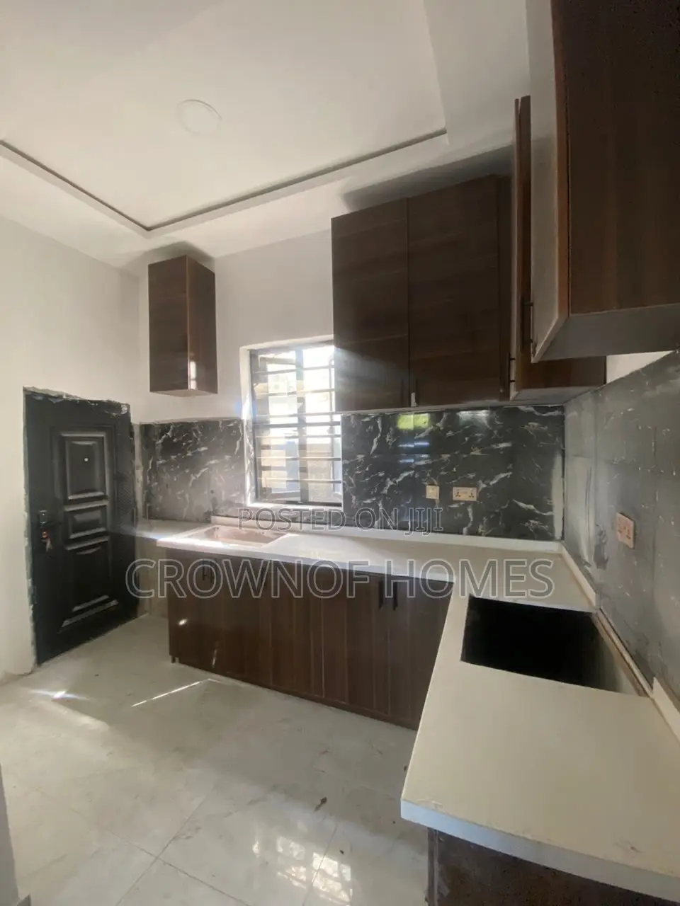 1bdrm Apartment in Jakande for sale in Jakande