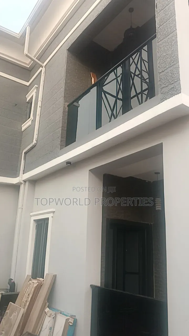 3bdrm Duplex in Maplewood Estate Oko for sale in Oko-Oba
