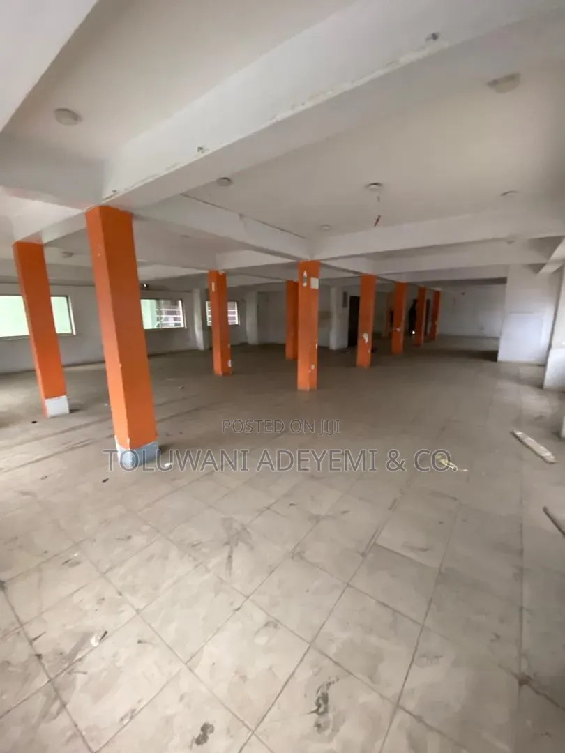 210sqm Open Plan Office Space in Yaba in Alagomeji