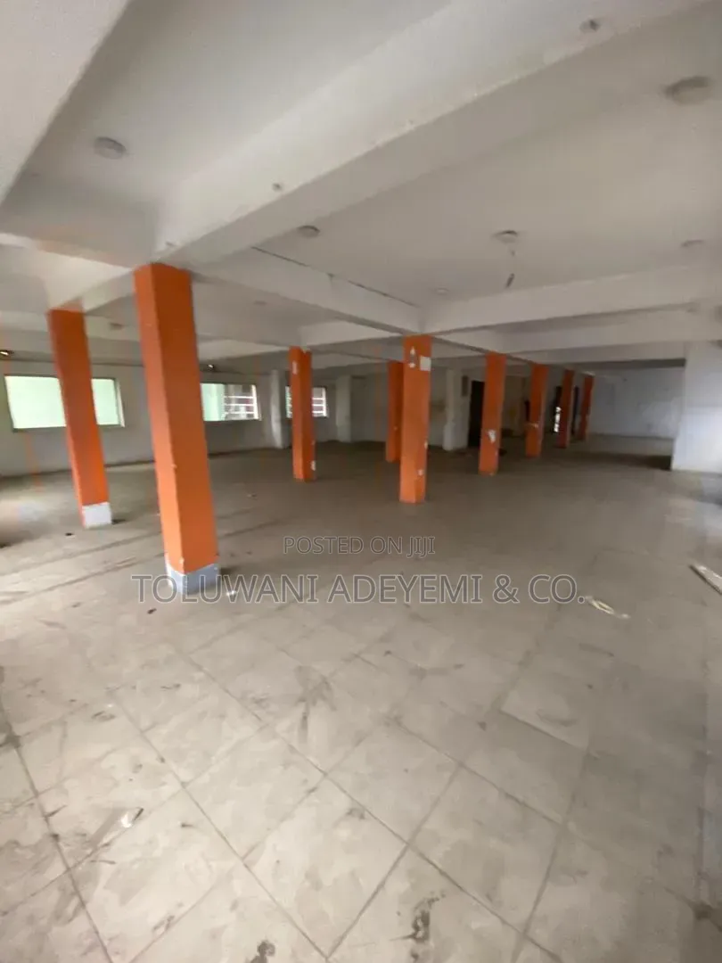 210sqm Open Plan Office Space in Yaba in Alagomeji