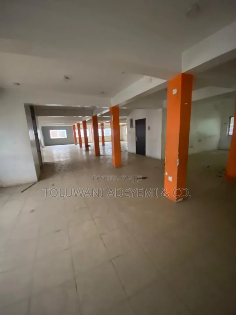 210sqm Open Plan Office Space in Yaba in Alagomeji