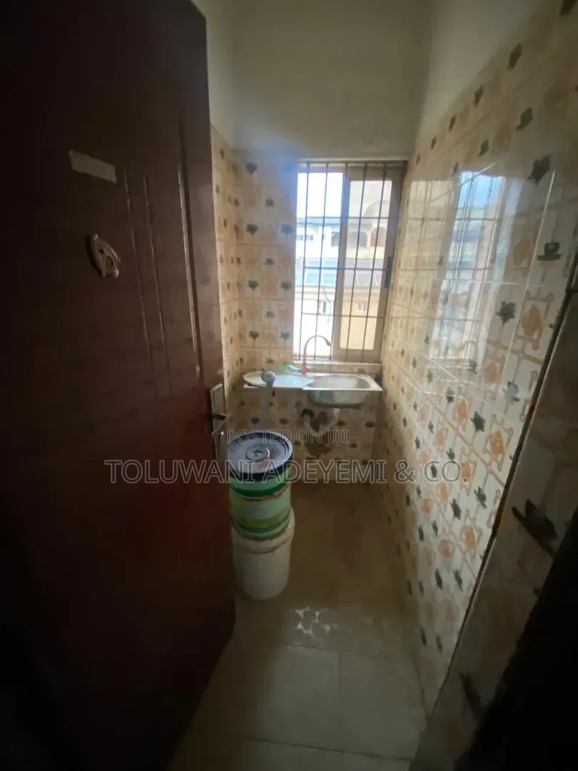 210sqm Open Plan Office Space in Yaba in Alagomeji
