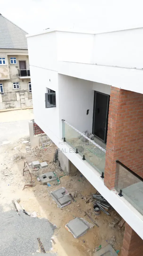 3bdrm Townhouse/Terrace in Off Lekki-Epe Expressway for sale in Off Lekki-Epe Expressway