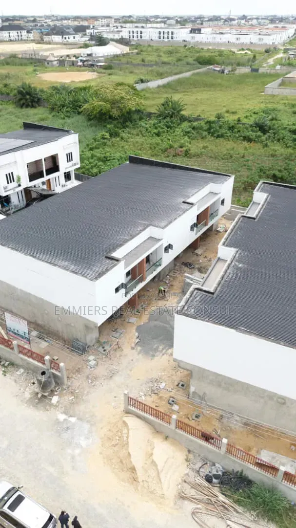 3bdrm Townhouse/Terrace in Off Lekki-Epe Expressway for sale in Off Lekki-Epe Expressway