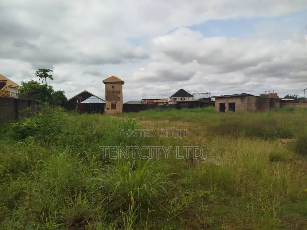 Distress Large Warehouse on 6 Plots for Sale in Enugu in Enugu