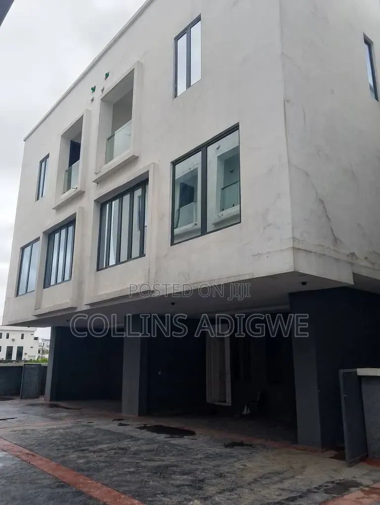 5bdrm Duplex in Royal Pine Orchid, Chevron for sale in Chevron