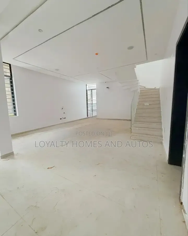 5bdrm House in Omole Phase 2 for sale in Omole Phase 2