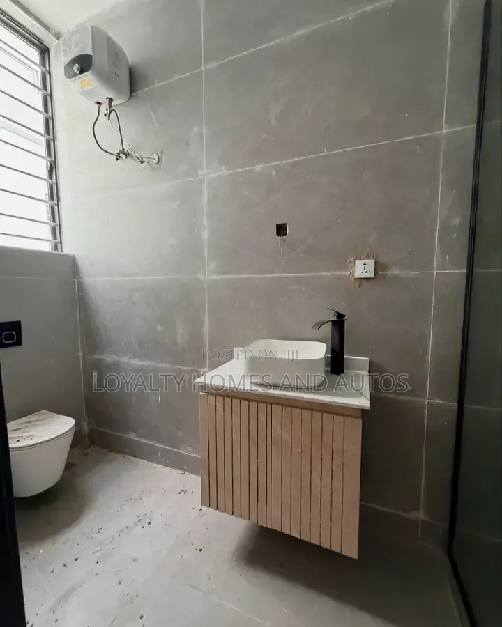 5bdrm House in Omole Phase 2 for sale in Omole Phase 2