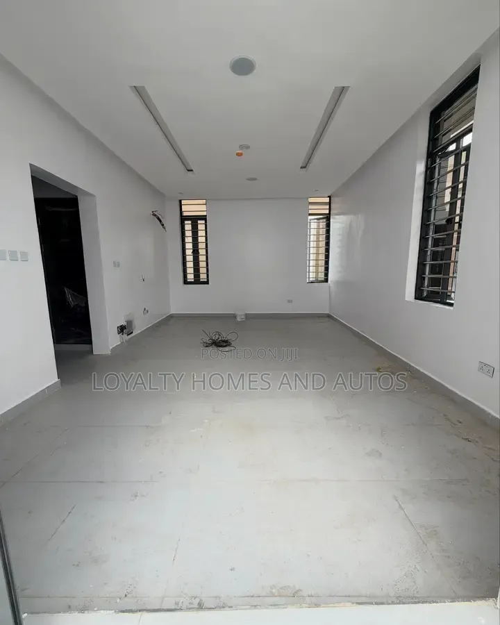 5bdrm House in Omole Phase 2 for sale in Omole Phase 2