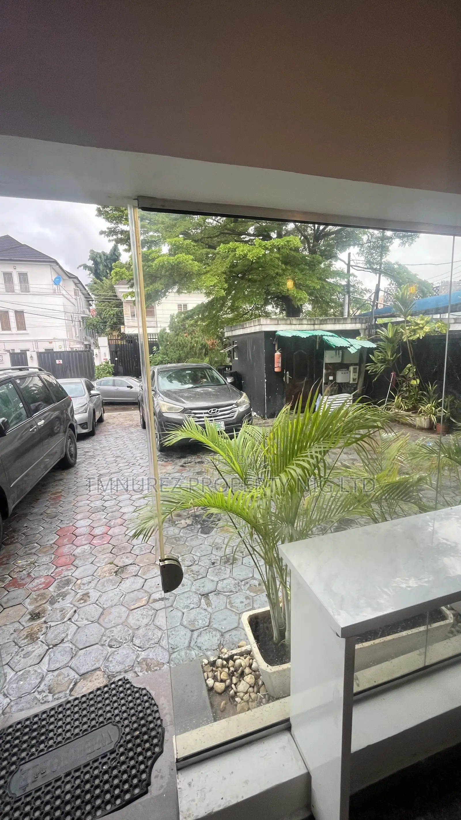 Showroom Shop on Groundfloor in Lekki Phase 1