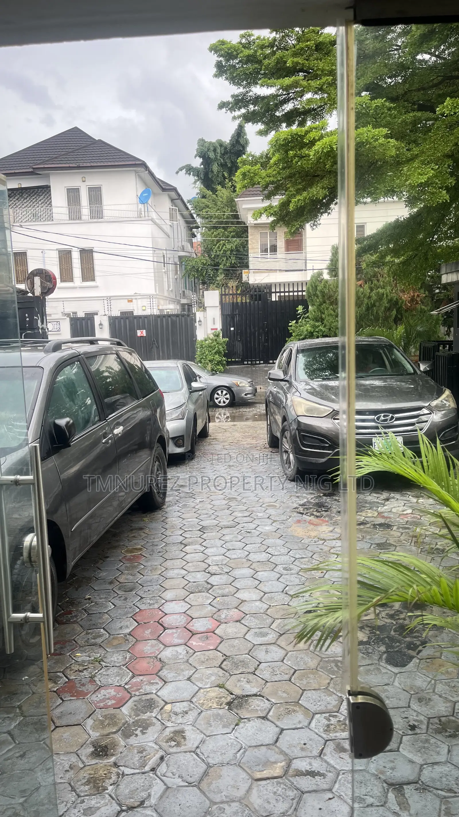 Showroom Shop on Groundfloor in Lekki Phase 1
