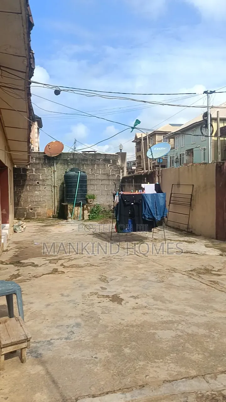 Plot Of Land With A Demolishable Bungalow In Mafoluku For Sale in Mafoluku