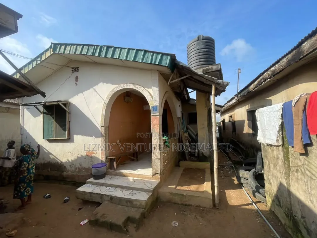 2bdrm Bungalow in Isuti Rd, Igando / Ikotun/Igando for sale in Igando / Ikotun/Igando