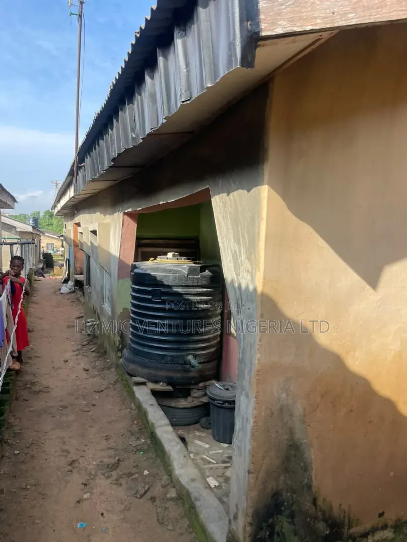 2bdrm Bungalow in Isuti Rd, Igando / Ikotun/Igando for sale in Igando / Ikotun/Igando