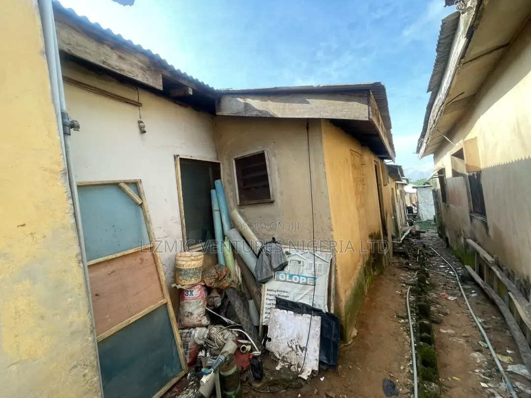 2bdrm Bungalow in Isuti Rd, Igando / Ikotun/Igando for sale in Igando / Ikotun/Igando