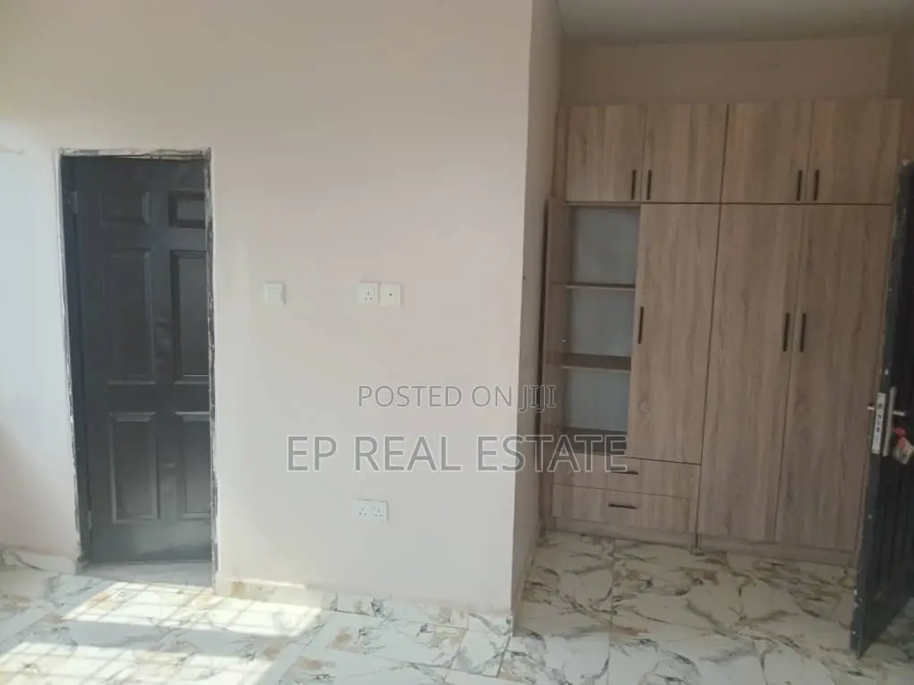 4bdrm Duplex in Lugbe District for sale in Lugbe District