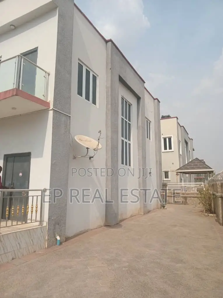 4bdrm Duplex in Lugbe District for sale in Lugbe District