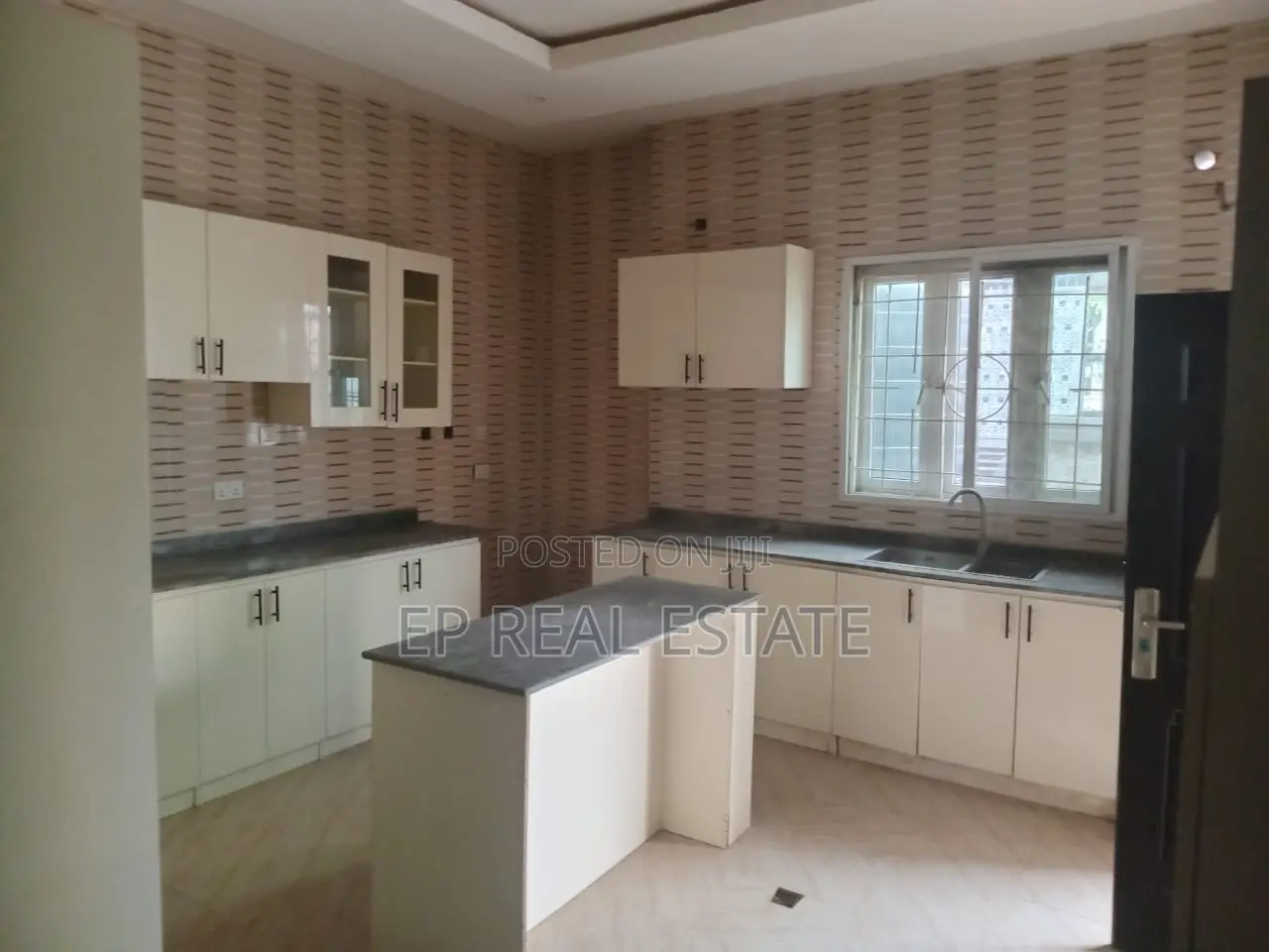 4bdrm Duplex in Lugbe District for sale in Lugbe District