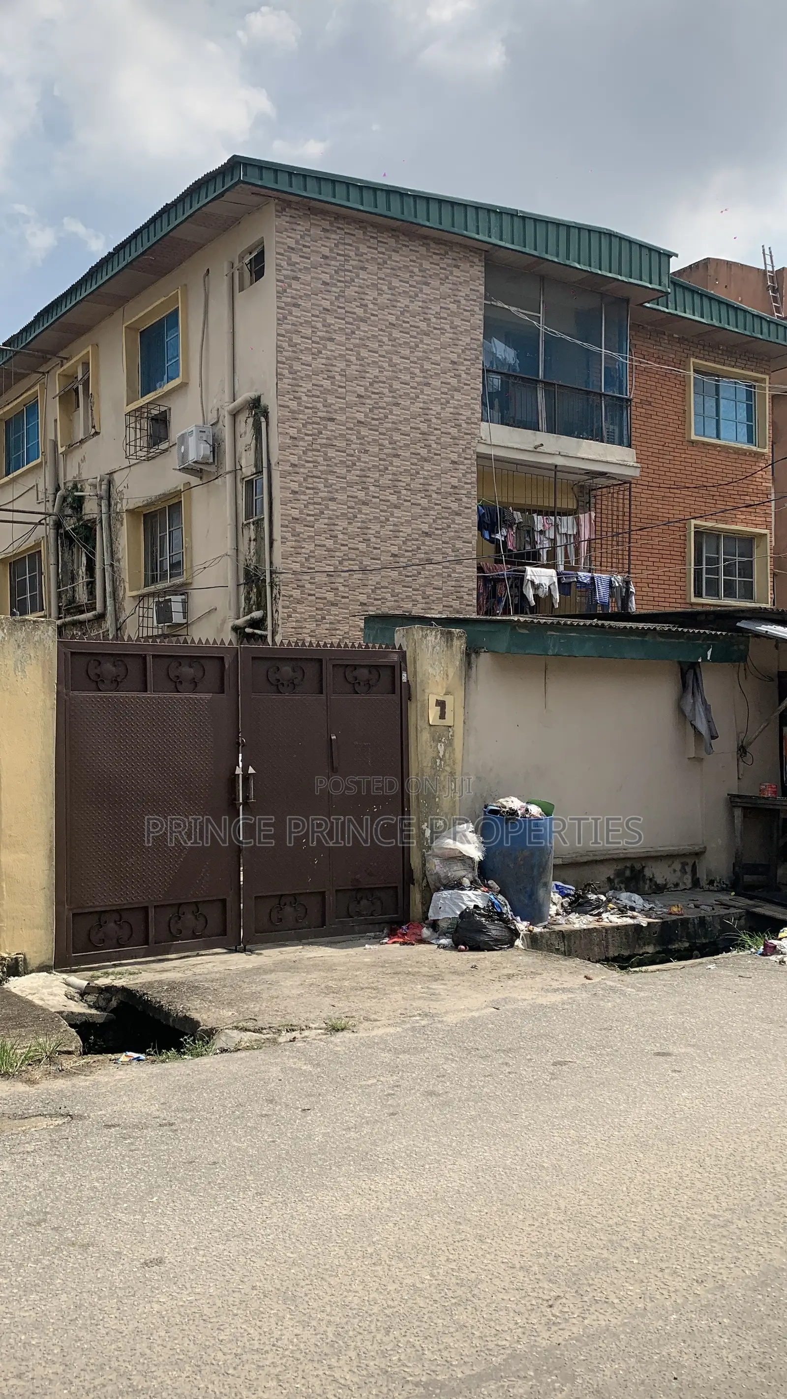 Furnished 3bdrm Block of Flats in Surulere for sale in Aguda / Surulere