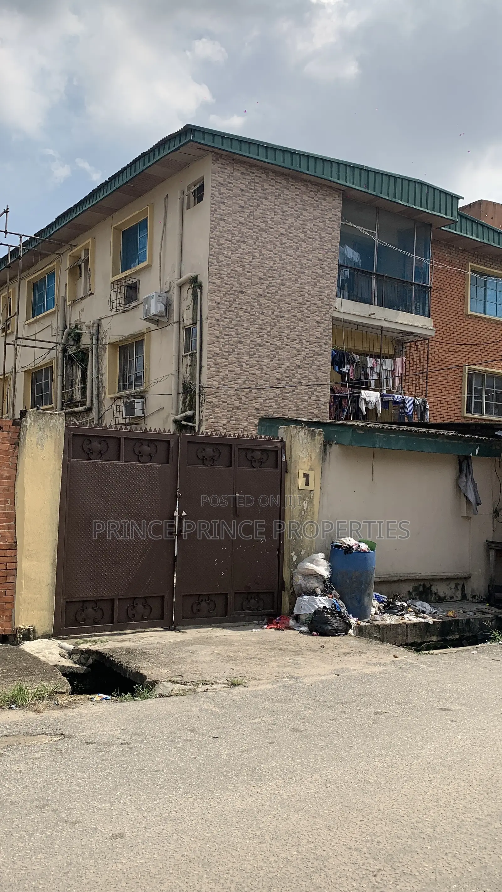 Furnished 3bdrm Block of Flats in Surulere for sale in Aguda / Surulere