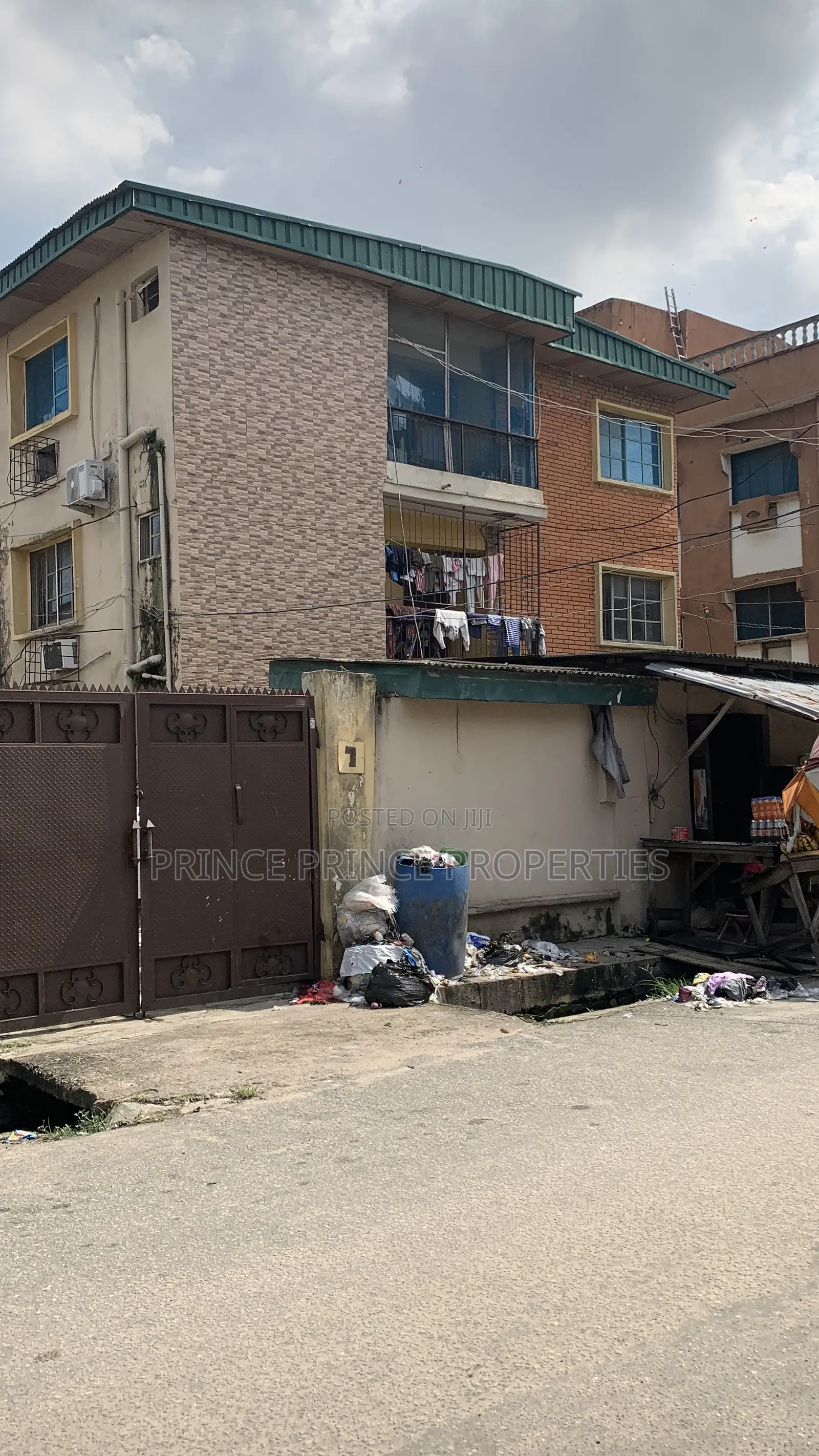 Furnished 3bdrm Block of Flats in Surulere for sale in Aguda / Surulere