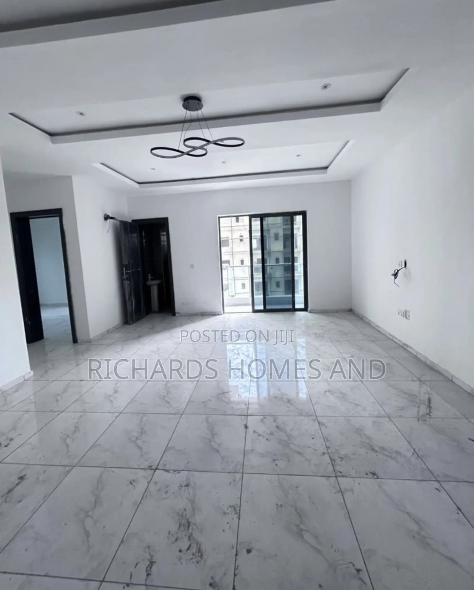 2bdrm Maisonette in Lekki Phase 1 for sale in Lekki Phase 1