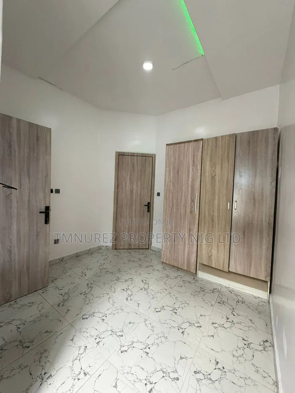 Mini Flat in Chevron for rent in Chevron
