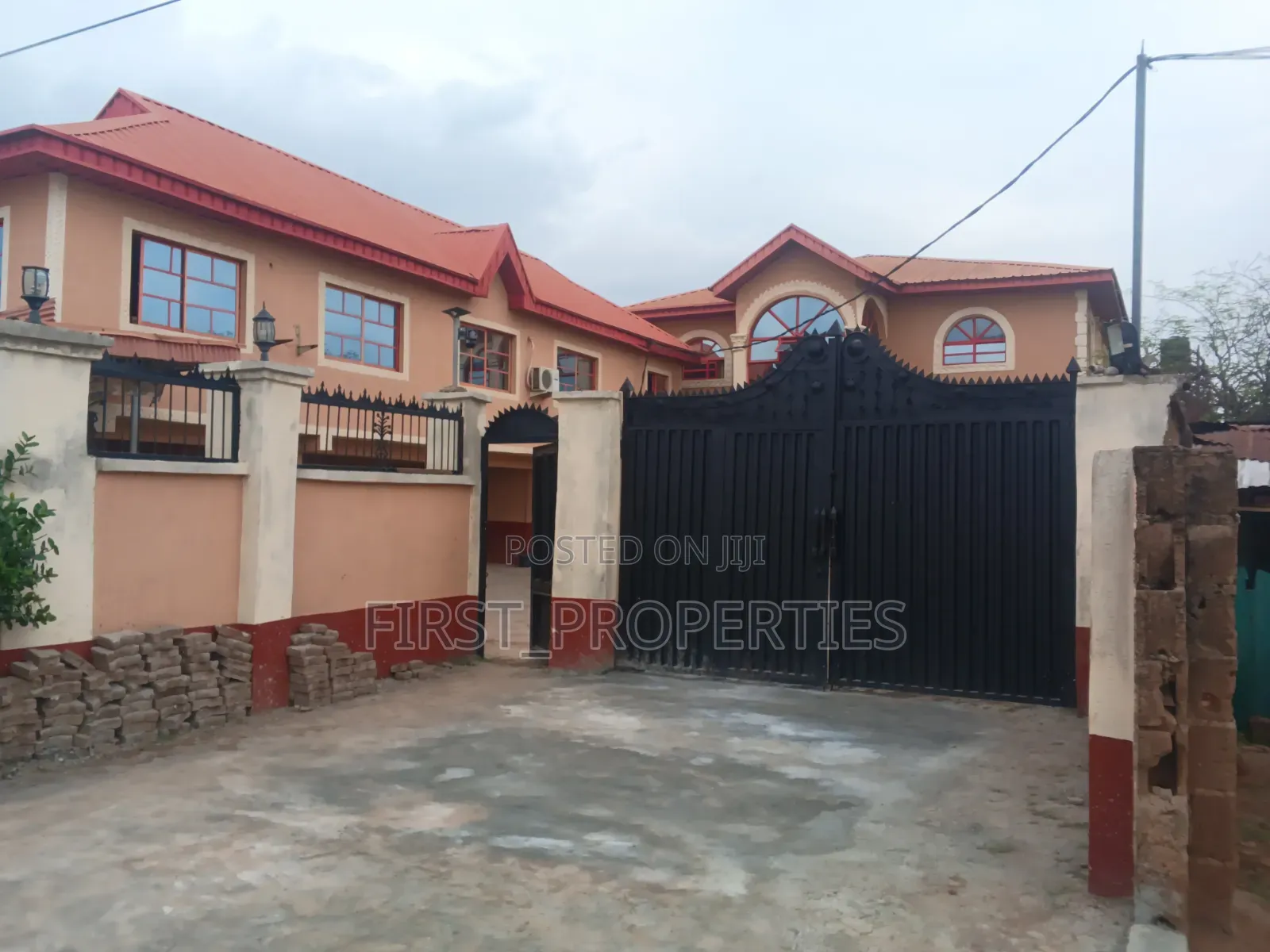 Standard 16 Rooms Hotel in Strategic Location in Ibadan