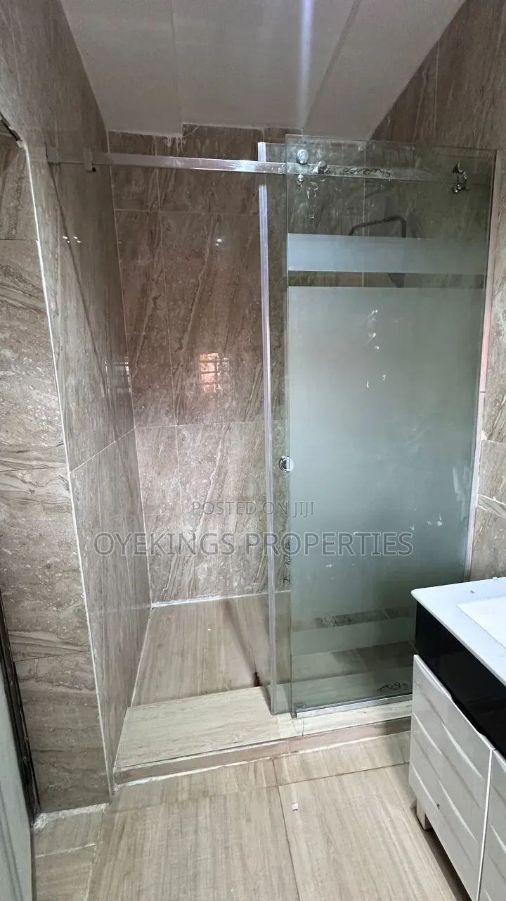5bdrm Duplex in Heritage Estate, Oluyole for sale in Oluyole