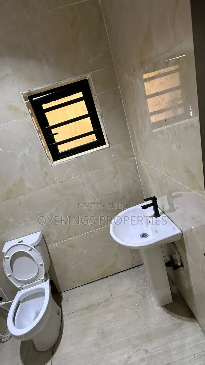 5bdrm Duplex in Heritage Estate, Oluyole for sale in Oluyole