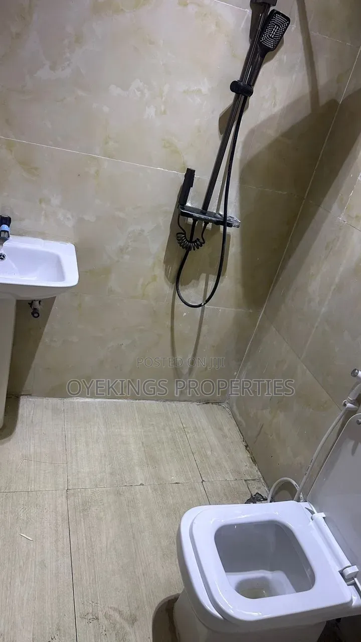 5bdrm Duplex in Heritage Estate, Oluyole for sale in Oluyole