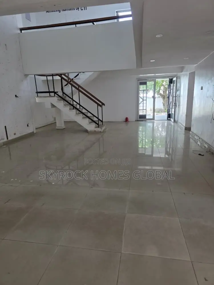 5 Bedroom Detached House Office Space in Adeola Odeku