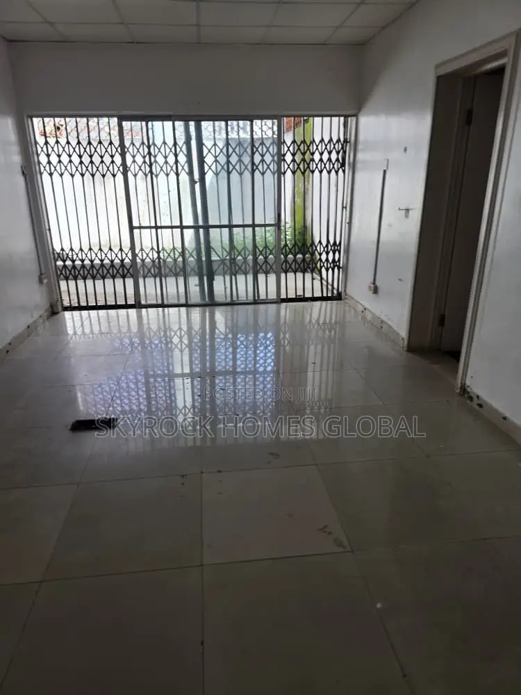 5 Bedroom Detached House Office Space in Adeola Odeku