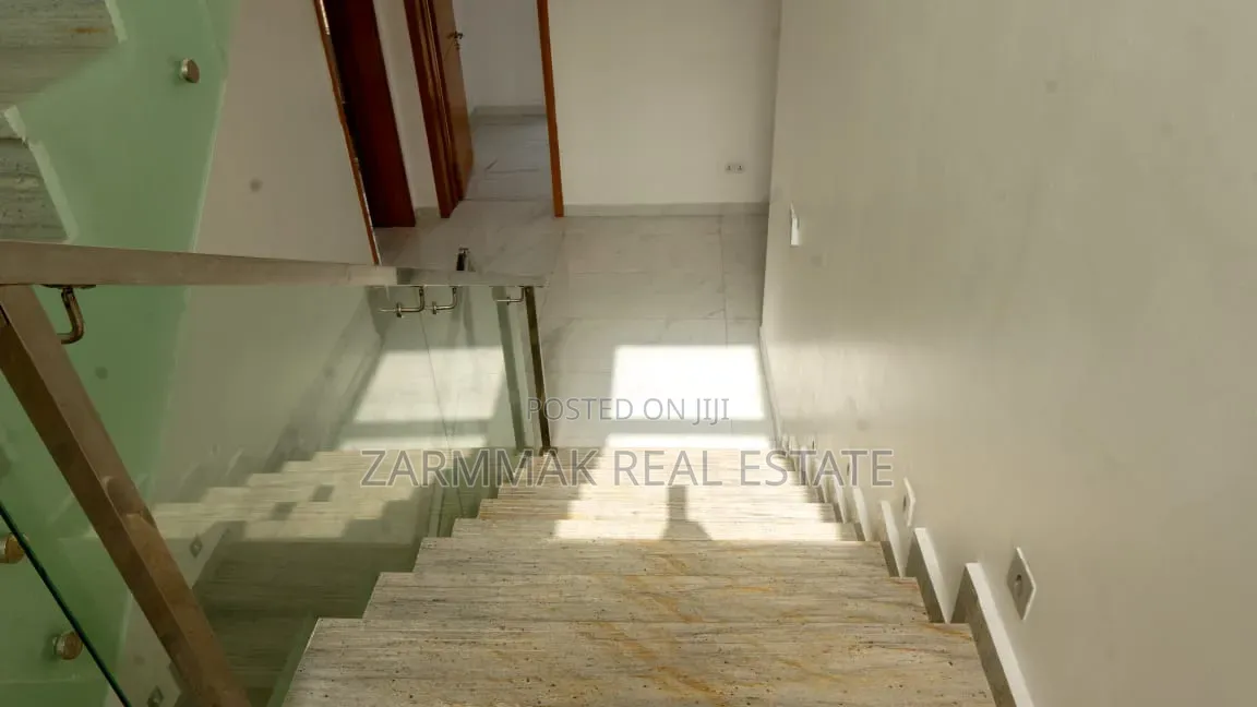 5bdrm Duplex in Lekki Phase 1 for sale in Lekki Phase 1