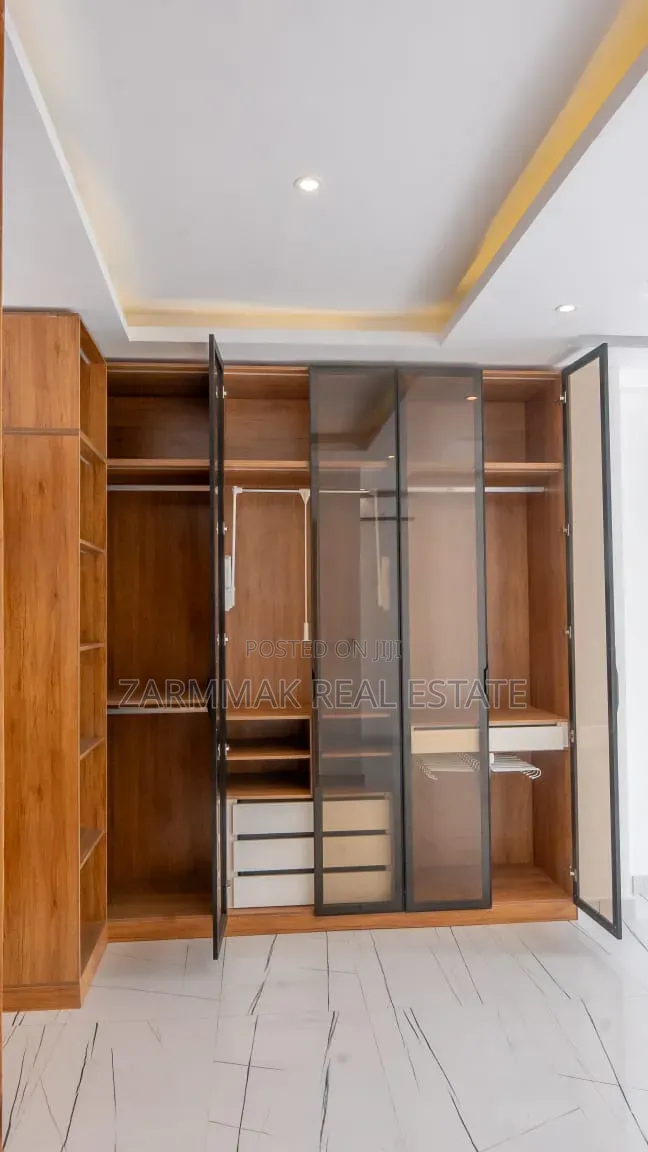5bdrm Duplex in Lekki Phase 1 for sale in Lekki Phase 1