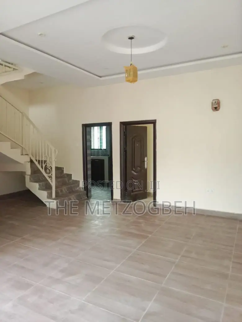 3 Bedroom Terrace Duplex in Apo Resettlement