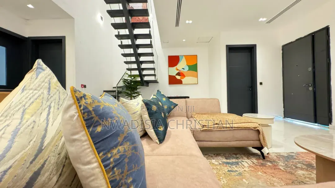 Executive 2-Bedroom Maisonette With Resort Amenities in Lekki Phase 1