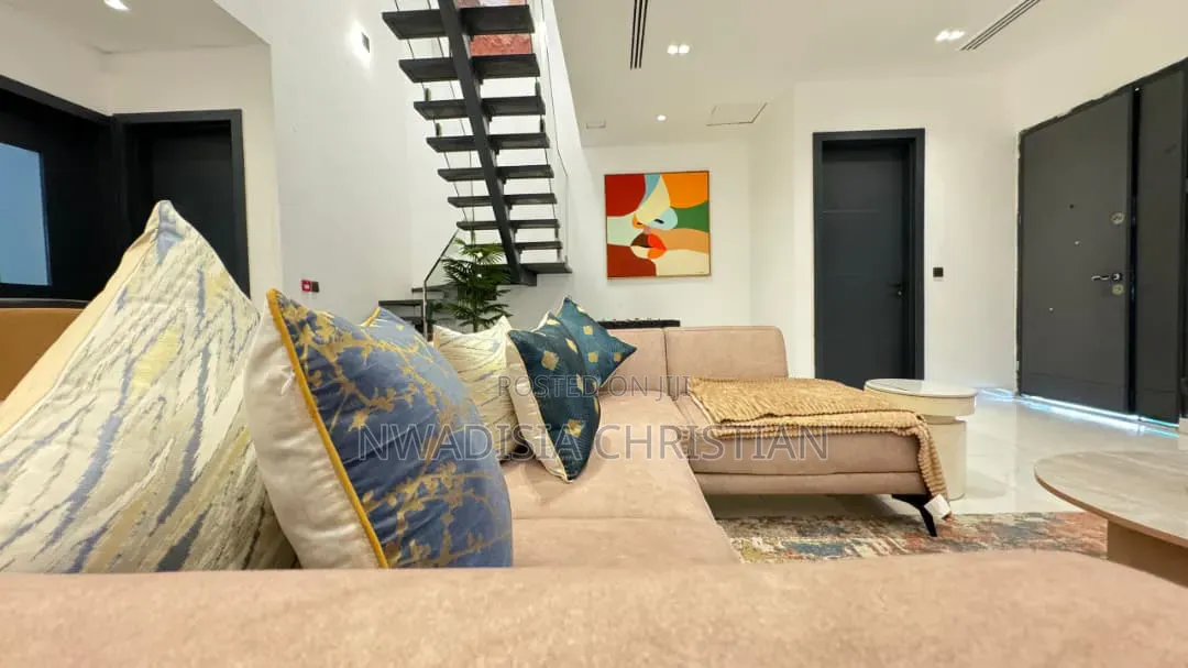 Executive 2-Bedroom Maisonette With Resort Amenities in Lekki Phase 1