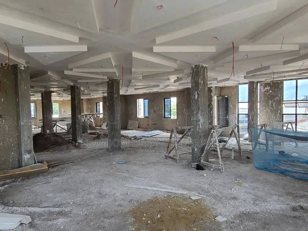 Morden Building 5 Floors Office Building Lease Sabo Yaba Lagos in Sabo / Yaba