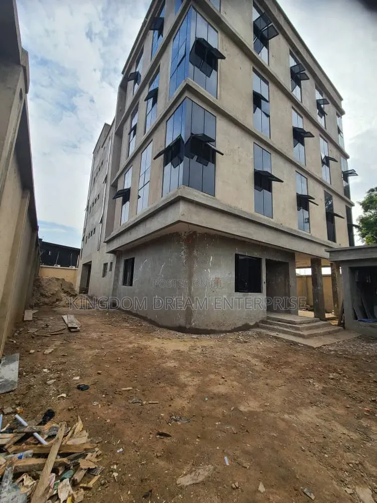 Morden Building 5 Floors Office Building Lease Sabo Yaba Lagos in Sabo / Yaba