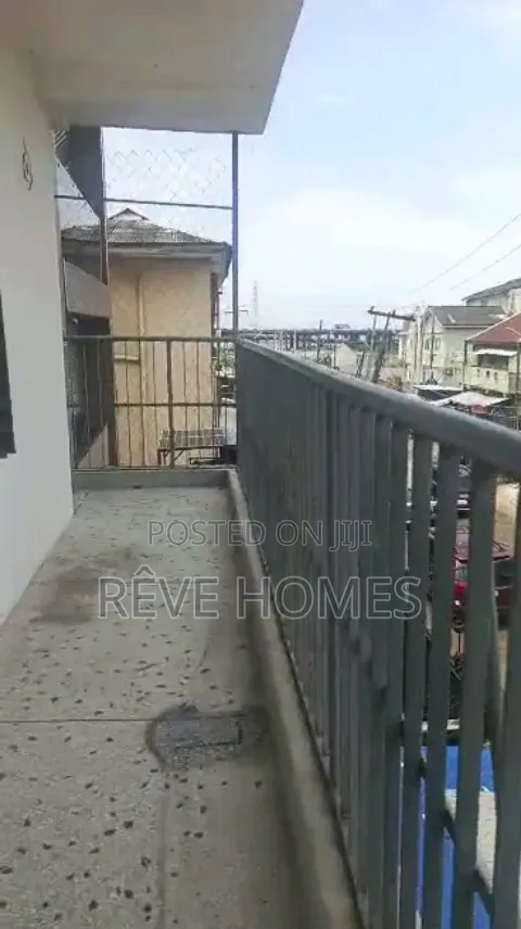 2bdrm Apartment in Adekunle for rent in Adekunle