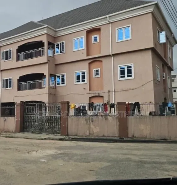 6bdrm Block of Flats in Ikenegbu, Owerri for sale in Owerri