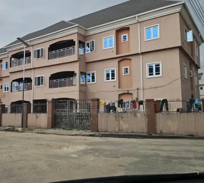 6bdrm Block of Flats in Ikenegbu, Owerri for sale in Owerri