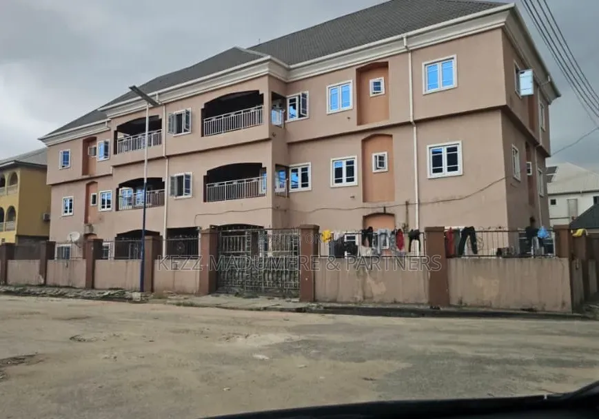 6bdrm Block of Flats in Ikenegbu, Owerri for sale in Owerri