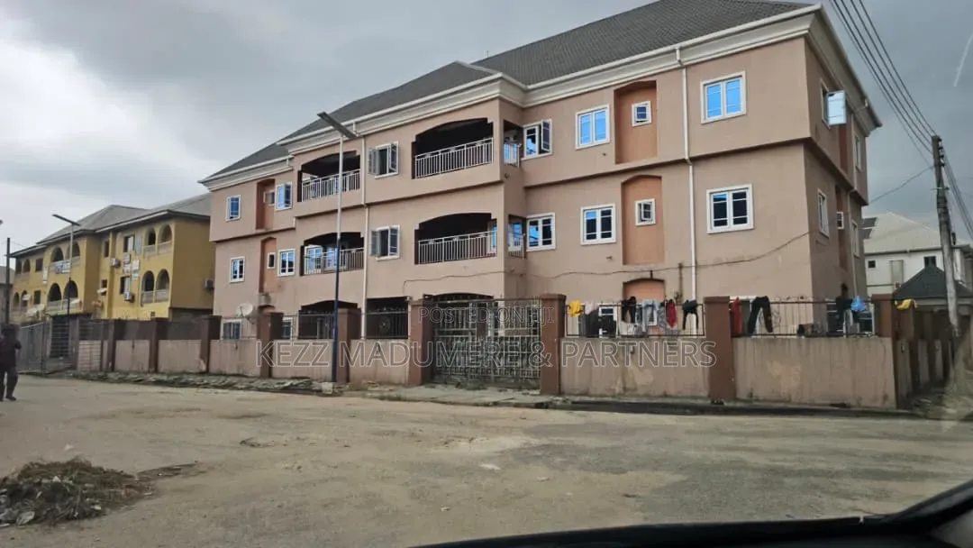6bdrm Block of Flats in Ikenegbu, Owerri for sale in Owerri