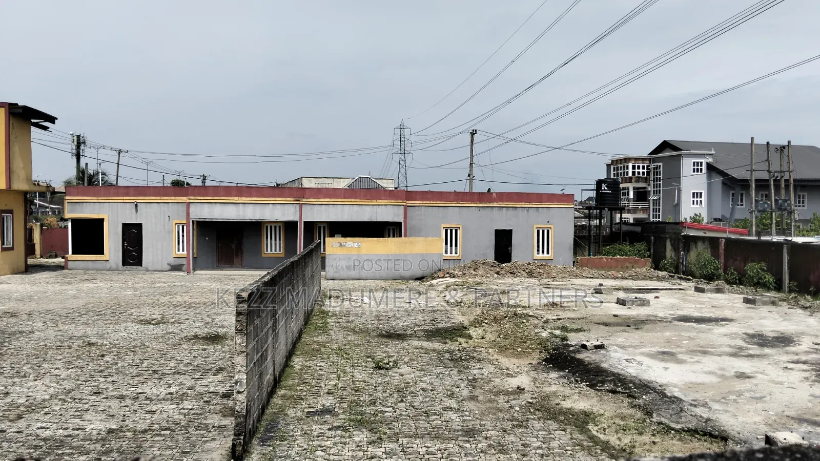 To Let / Lease : 5 Rooms Office on 3 Plots, Eliozu, Port Harcourt in Obio-Akpor